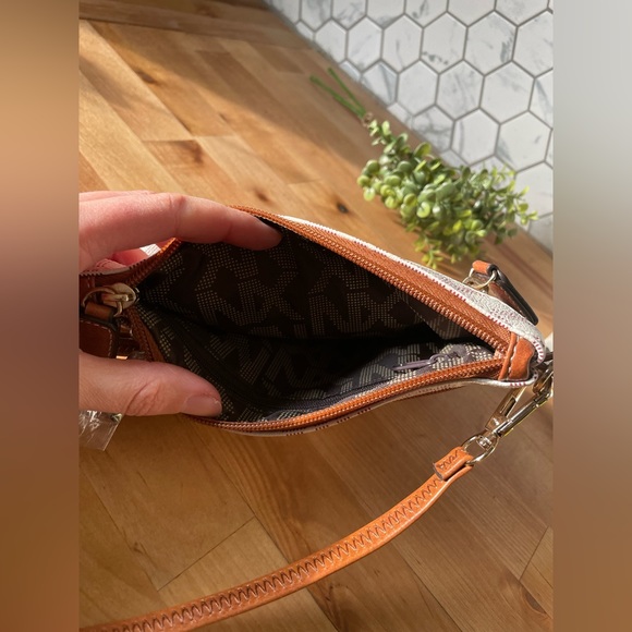 Purse - Picture 8 of 13